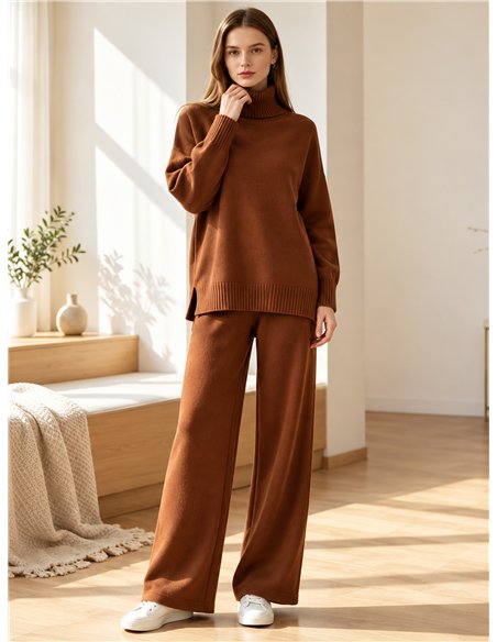 Conjunto jersey cuello vuelto y pantalón