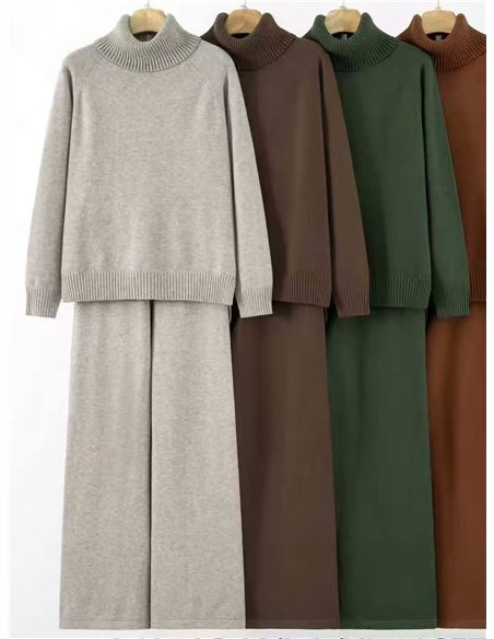Conjunto jersey cuello vuelto y pantalón
