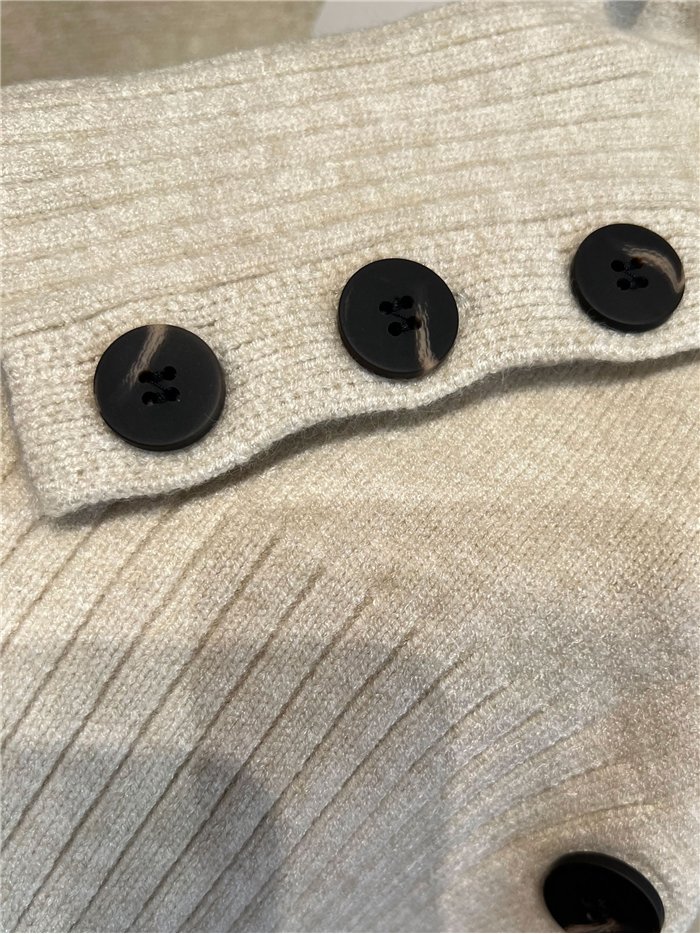 Jersey cuello vuelto detalle botones