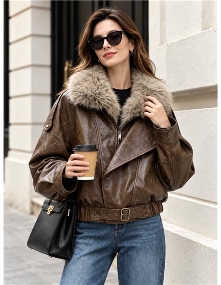 Chaqueta efecto piel con cuello de pelo