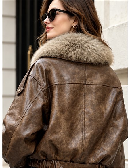 Chaqueta efecto piel con cuello de pelo