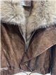 Chaqueta efecto piel con cuello de pelo