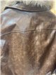 Chaqueta efecto piel con cuello de pelo