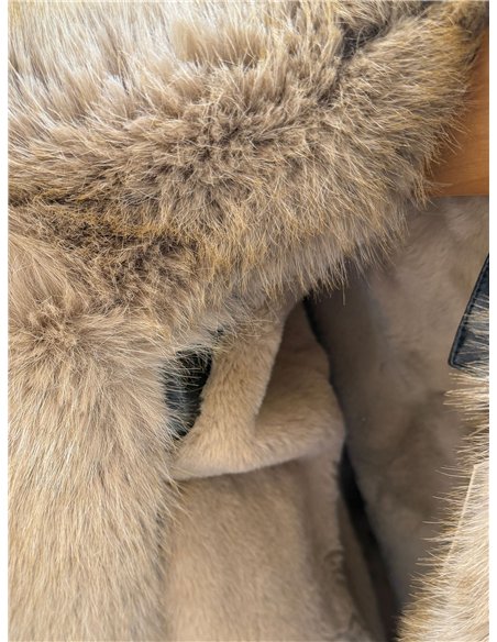 Chaqueta efecto piel con cuello de pelo