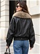 Chaqueta efecto piel con cuello de pelo