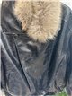 Chaqueta efecto piel con cuello de pelo