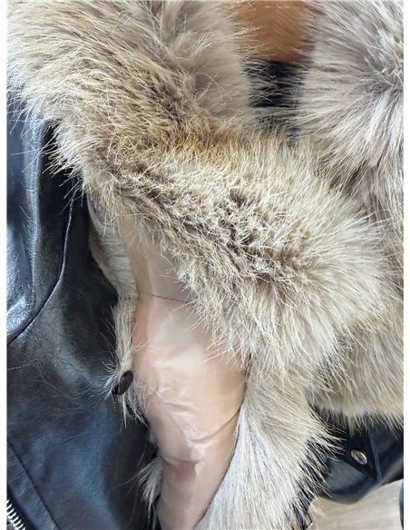 Chaqueta efecto piel con cuello de pelo