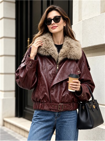 Chaqueta efecto piel con cuello de pelo