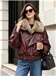 Chaqueta efecto piel con cuello de pelo