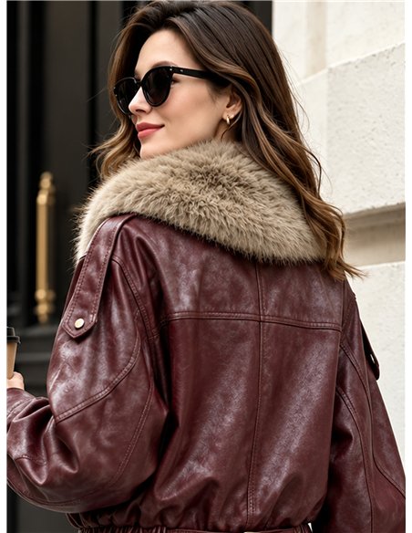Chaqueta efecto piel con cuello de pelo