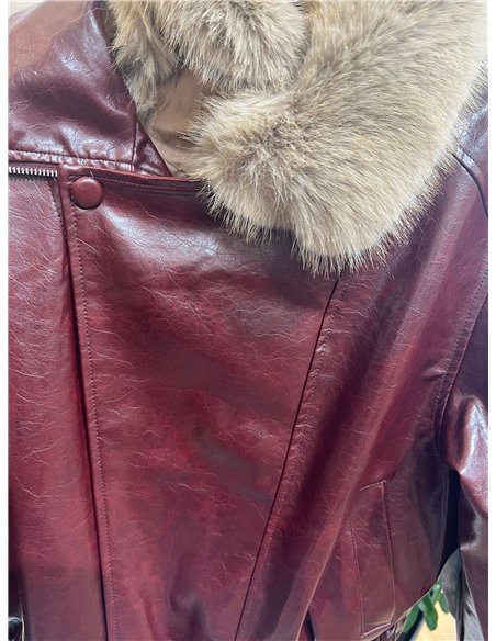 Chaqueta efecto piel con cuello de pelo