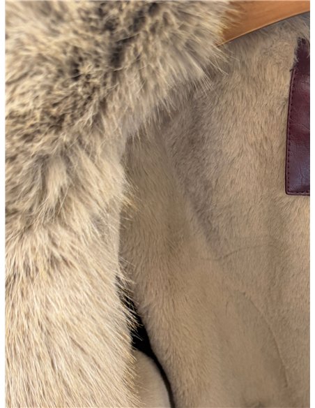 Chaqueta efecto piel con cuello de pelo