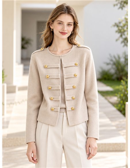 Gestrickte Militärjacke mit goldenen Knöpfen