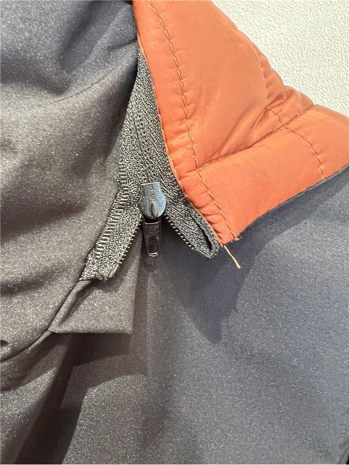 Chaqueta reversible acolchada con capucha