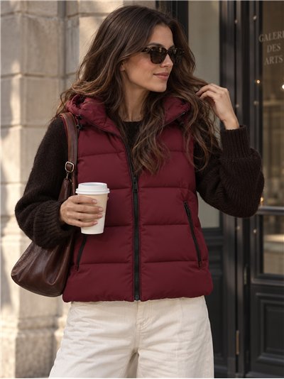 Gilet imbottito con cappuccio foderato in pile