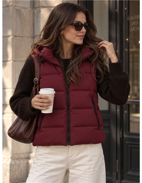Gilet imbottito con cappuccio foderato in pile