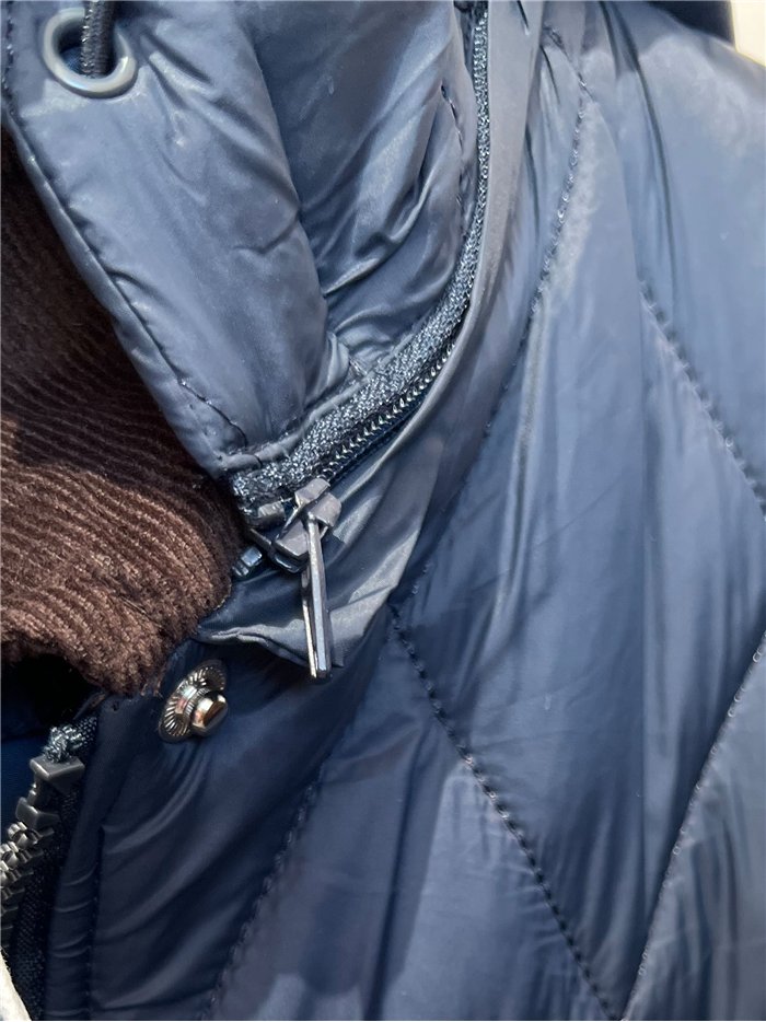 Chaqueta acolchada de rombos cuello pana con capucha