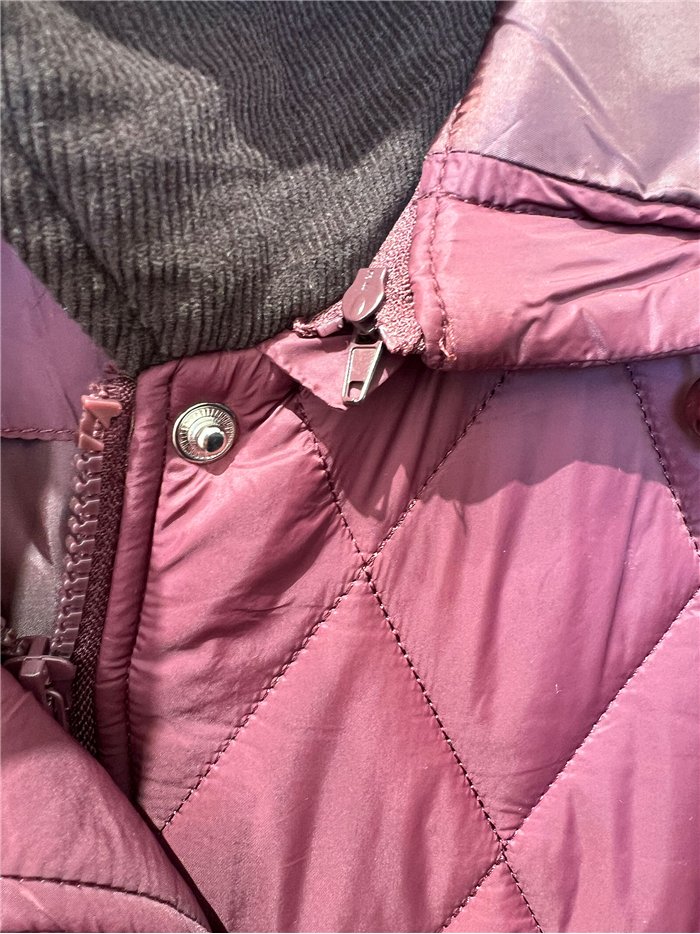 Chaqueta acolchada de rombos cuello pana con capucha