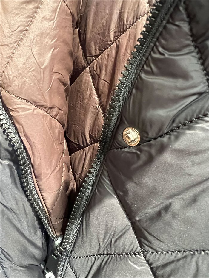 Abrigo acolchado reversible de rombos