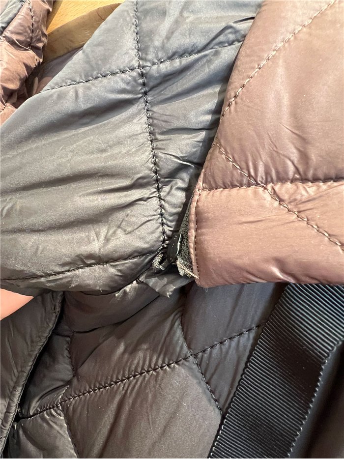 Abrigo acolchado reversible de rombos