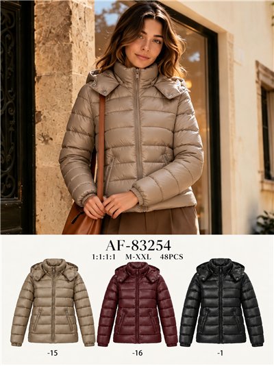 Chaqueta acolchada corta con capucha 2