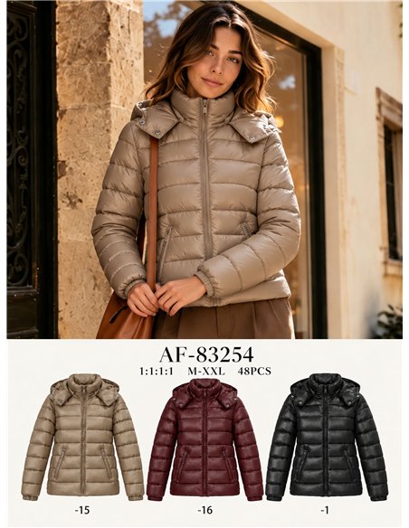Chaqueta acolchada corta con capucha