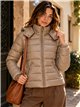 Chaqueta acolchada corta con capucha