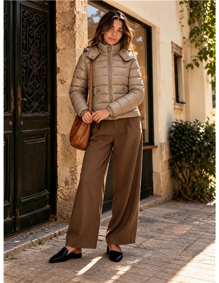 Chaqueta acolchada corta con capucha