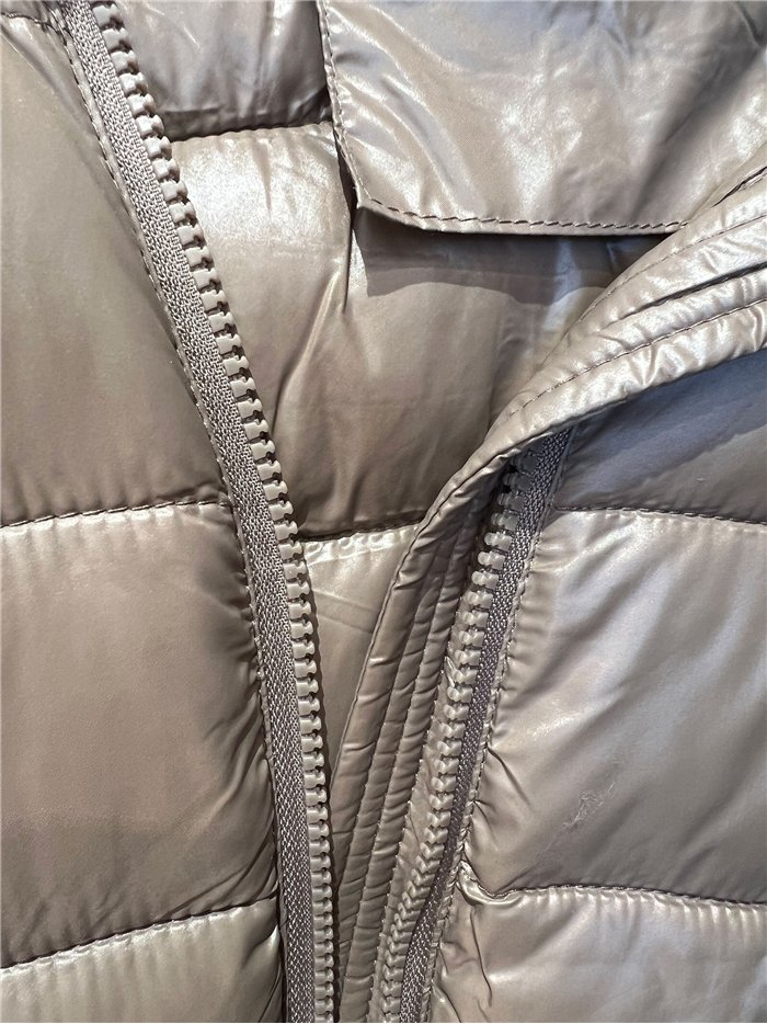 Chaqueta acolchada corta con capucha