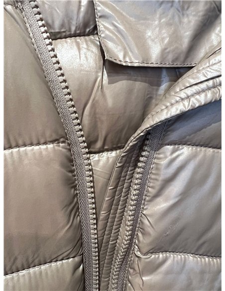 Chaqueta acolchada corta con capucha