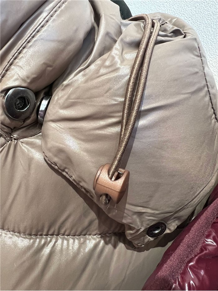 Chaqueta acolchada corta con capucha