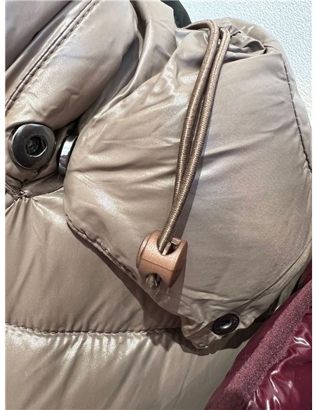 Chaqueta acolchada corta con capucha