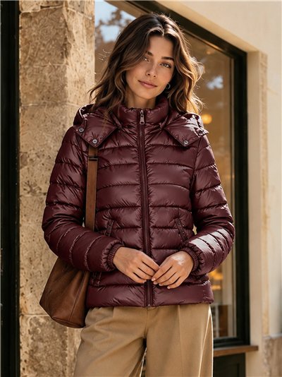 Chaqueta acolchada corta con capucha