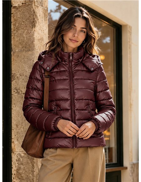 Chaqueta acolchada corta con capucha