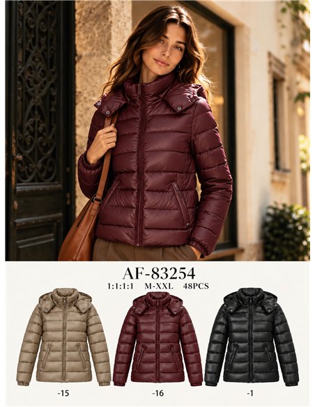 Chaqueta acolchada corta con capucha