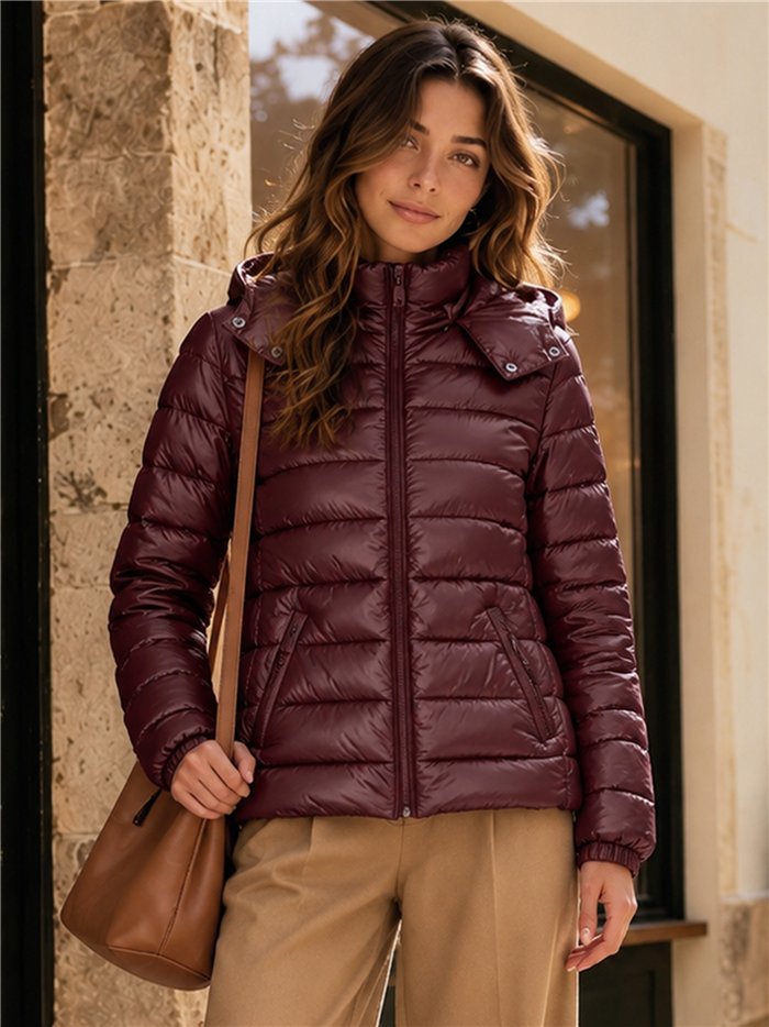 Chaqueta acolchada corta con capucha