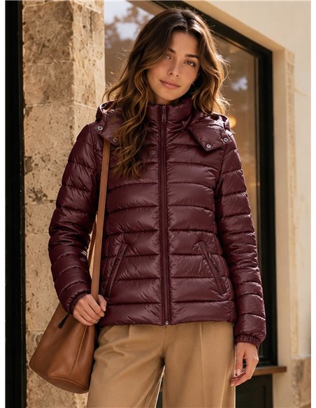 Chaqueta acolchada corta con capucha