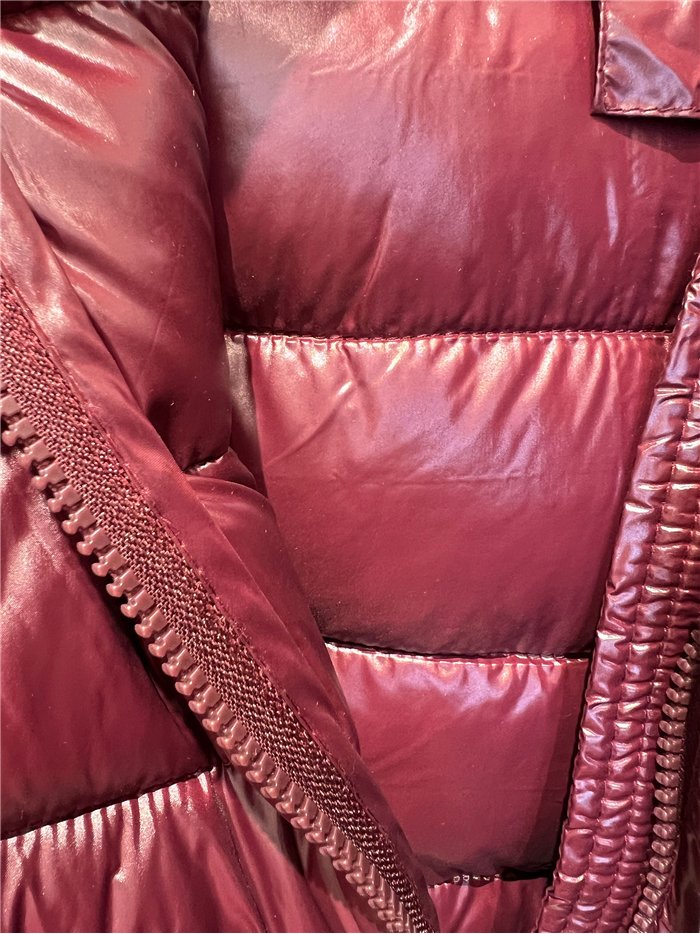 Chaqueta acolchada corta con capucha