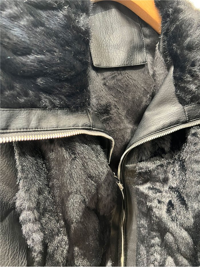 Chaqueta efecto piel con pelo