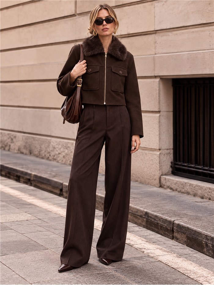 Chaqueta corta efecto paño con cuello de pelo