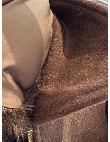 Chaqueta corta efecto paño con cuello de pelo