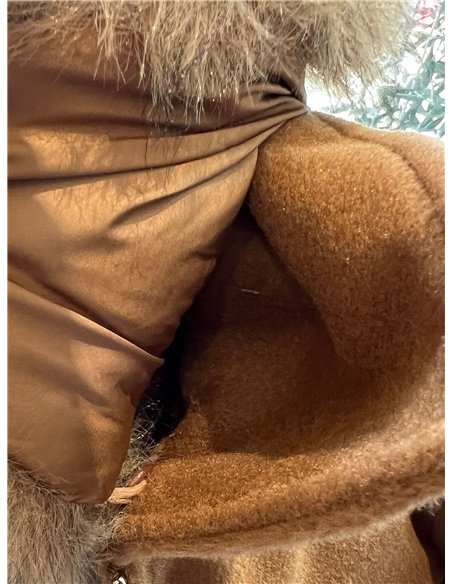 Chaqueta corta efecto paño con cuello de pelo