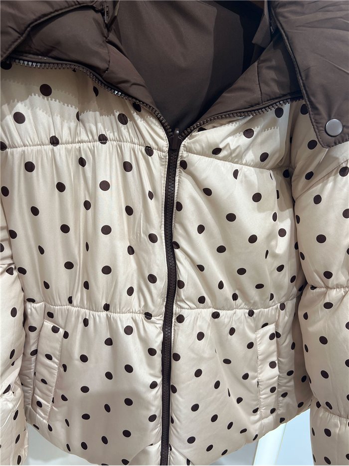 Chaqueta reversible acolchada de lunares con capucha