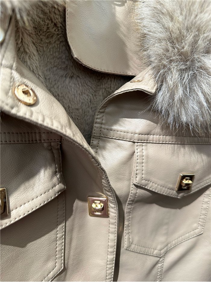 Chaqueta efecto piel con pelo