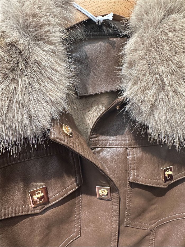 Chaqueta efecto piel con pelo