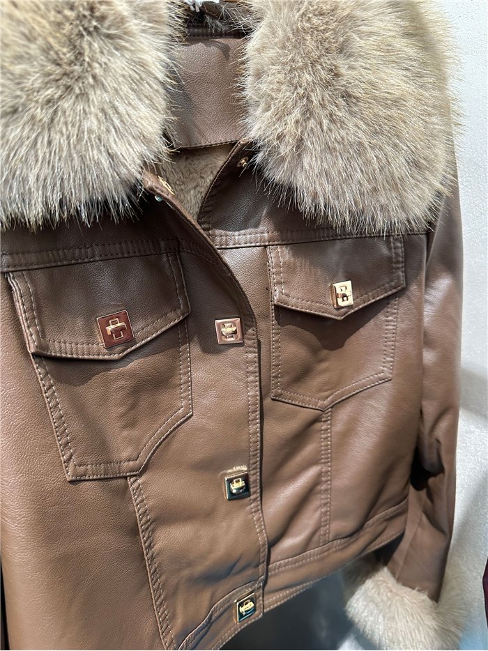 Chaqueta efecto piel con pelo
