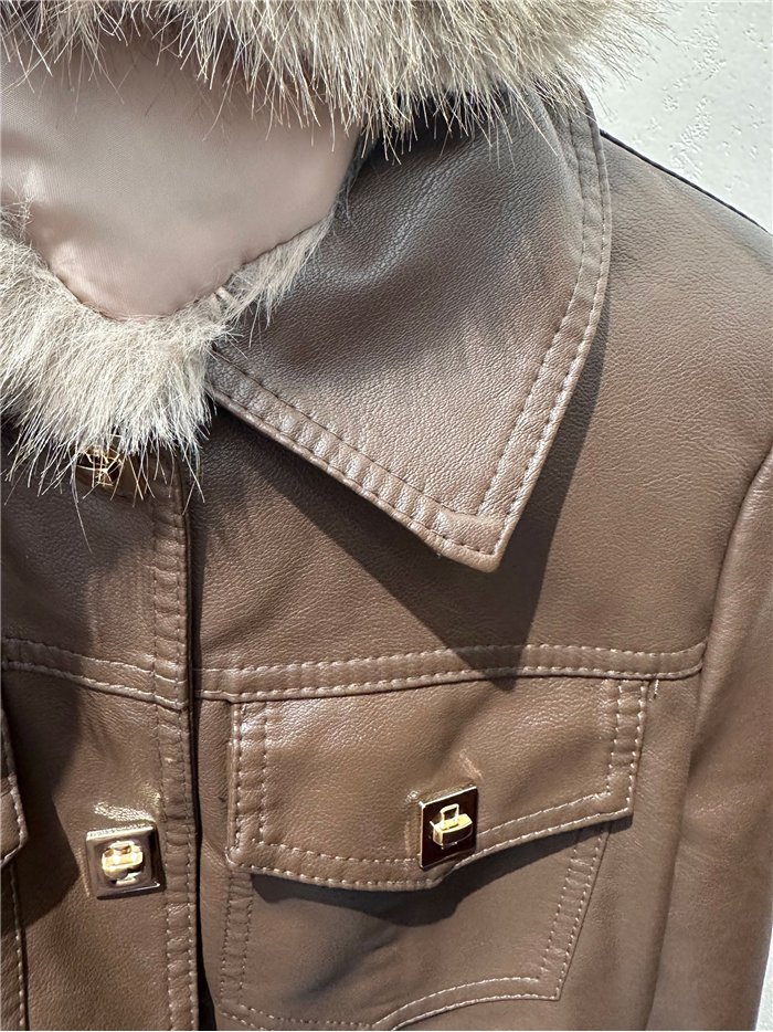 Chaqueta efecto piel con pelo