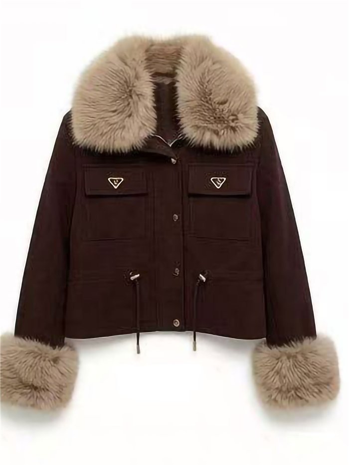 Chaqueta efecto piel con cuello y puños de pelo
