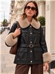 Giacca in similpelle con cintura e bordo in pelliccia