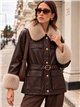 Chaqueta efecto piel con cinturón y pelo